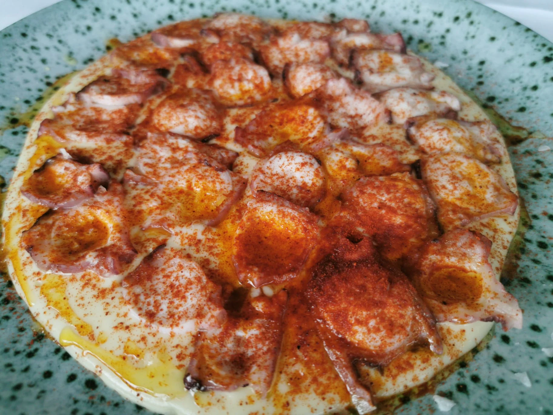 Pulpo a feira 2.0 con cremoso de patata***CELIACO
